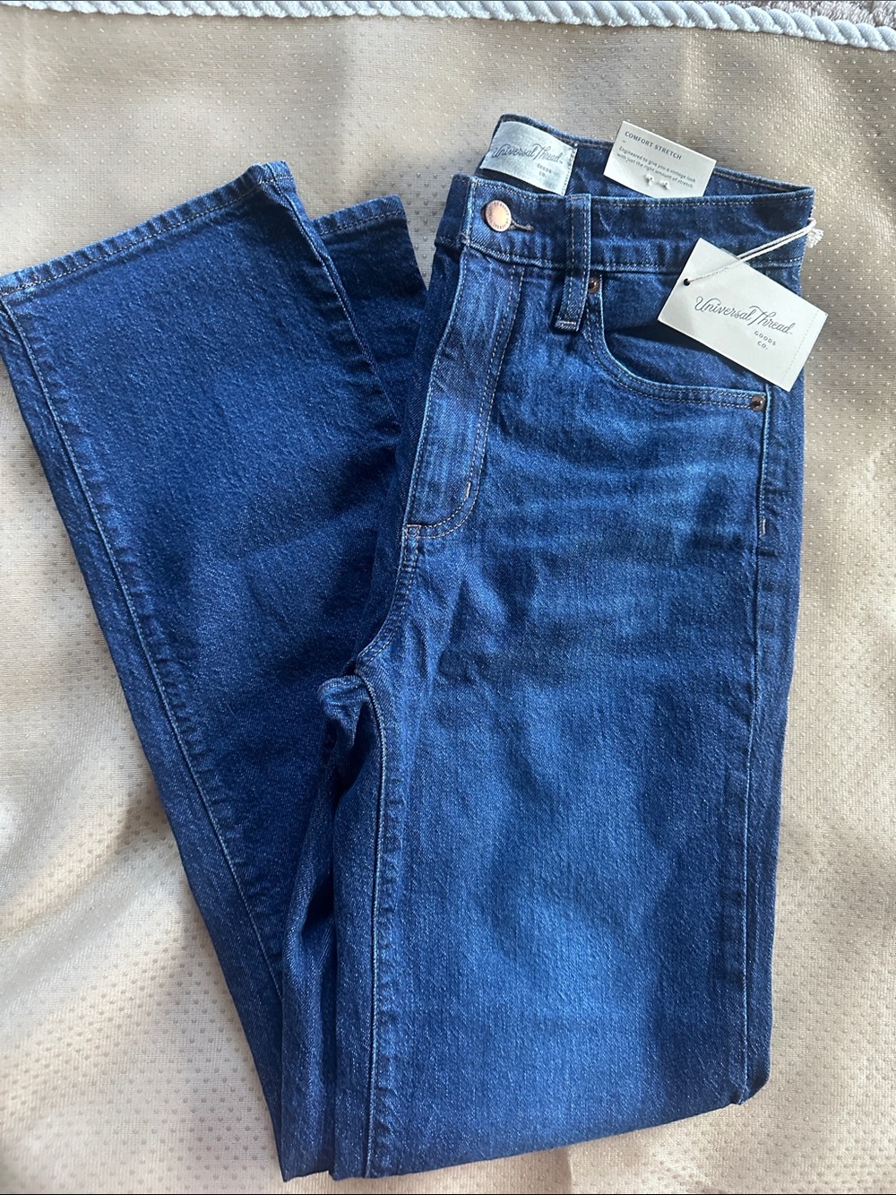 NWT Universal Thread Jeans vintage look comfort stretch dark wash size 2 regular